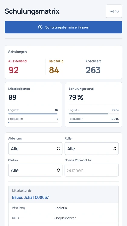 Schulungsmatrix im mobilen Browser mit Schulungsständen und Abteilungen